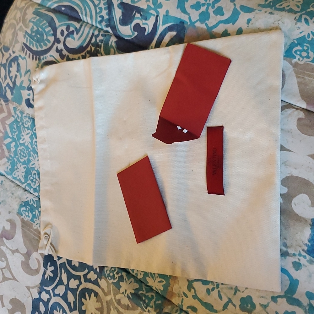 Valentino Free rockstud spike pool slide comes with dust bag and box Valentino - Picture 7 of 14